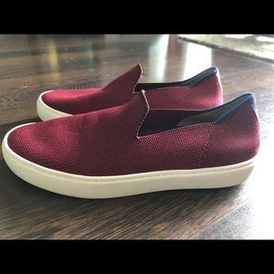 NWOT Rothys Sneaker size 7 in Garnet (retired)